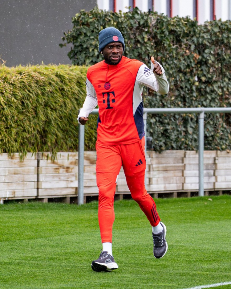 kaiyun-好消息！拜仁官方社媒晒照片，确认戴维斯今日恢复跑步训练