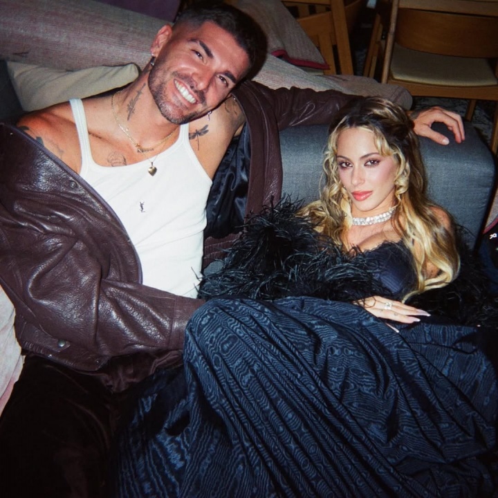 开云体育下载-天后伴侣😍德保罗未婚妻29岁生日，两人甜蜜自拍，梅西出席派对